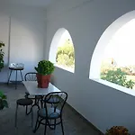 Ξενοδοχείο με διαμερίσματα Karabo 2*
